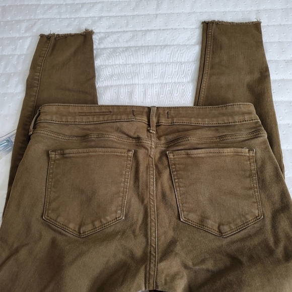 Abercrombie Low Rise Super Skinny Pants with Zippers, Signature Collection - Picture 14 of 16